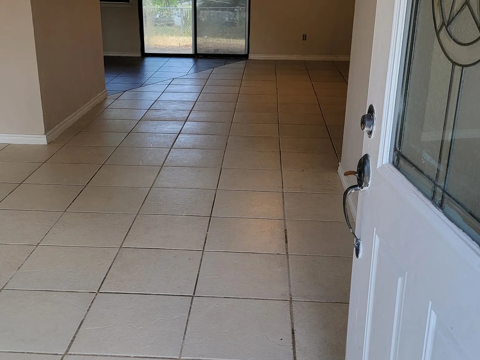 3 bed, 1210 sqft, $2,400 — Photo 3