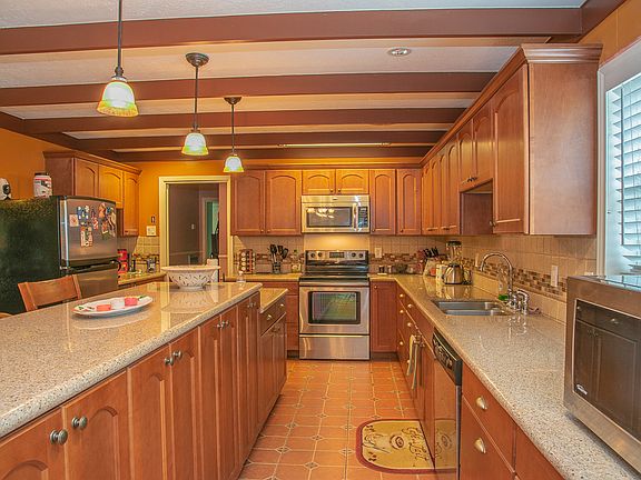 5th image of 3001 Live Oak Dr