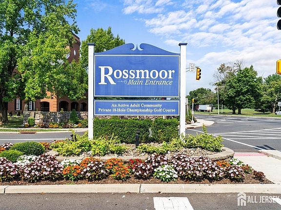 3rd image of 120 N Rossmoor Dr #D