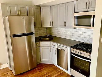 Rented by Zikos Realty Services