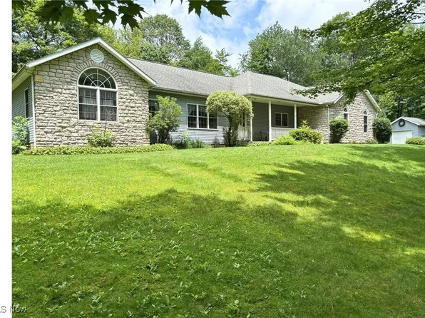 611 Wainwright Rd SE, New Philadelphia, OH 44663
