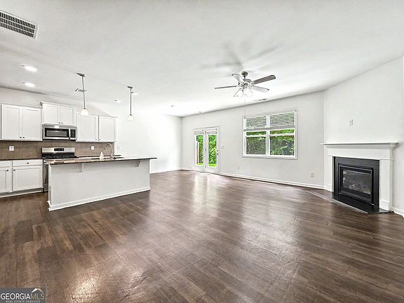 5th image of 130 Woodhouse Cir