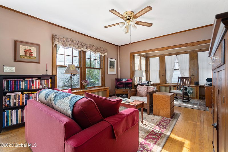 5th image of 44 Fleetwood Avenue
