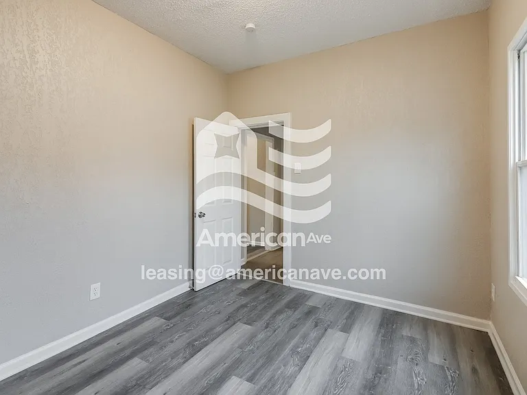 686353_008_wm_-_bedroom_13274064.jpg