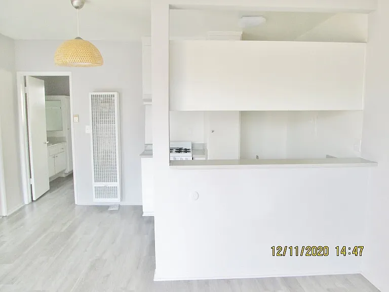 Lido Apartments - 3610 Midvale Ave — Photo 15