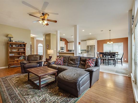 5th image of 119 Crescent Bay Dr