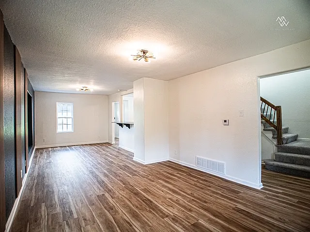 454 Bellaire Ave — Photo 3