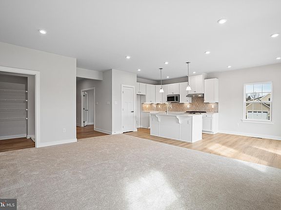 4th image of 1132 Daffodil Pl