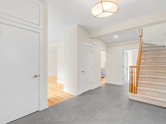 4th image of 977 Blythdale Rd