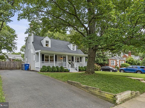 3rd image of 2921 Lawrence Dr