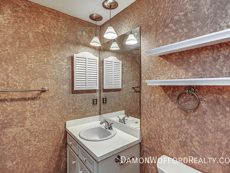 1435 Roxbury Ct — Photo 40