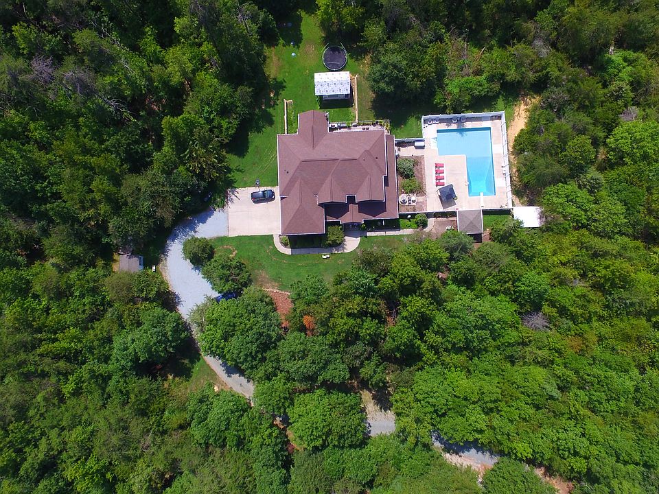 2nd image of 929 Ten Oaks Dr S