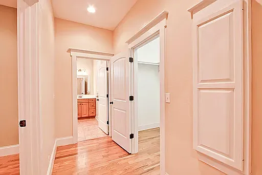 Dressing Hall / Walk-In Closet