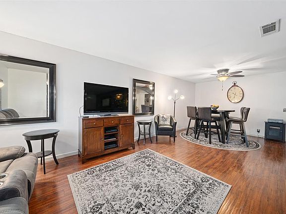 5th image of 129 SE Robert St
