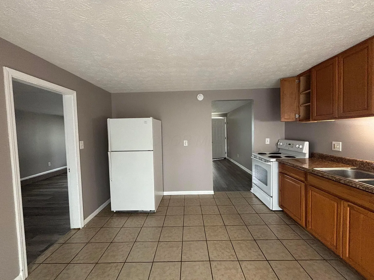3 bed, 1.0 bath, 1196 sqft, $1,600 — Photo 4