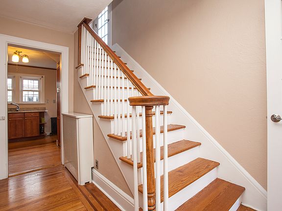 5th image of 64 Shelley Ave