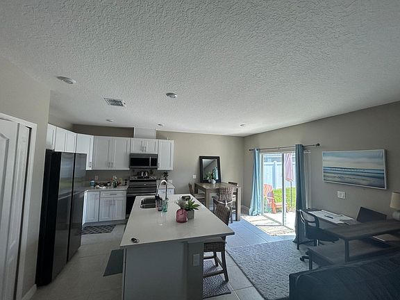 2nd image of 918 Magnolia Ave