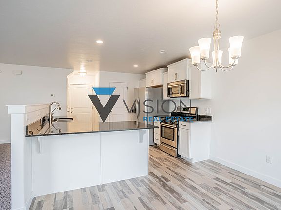 5th image of 82 E Ashgrove Ln