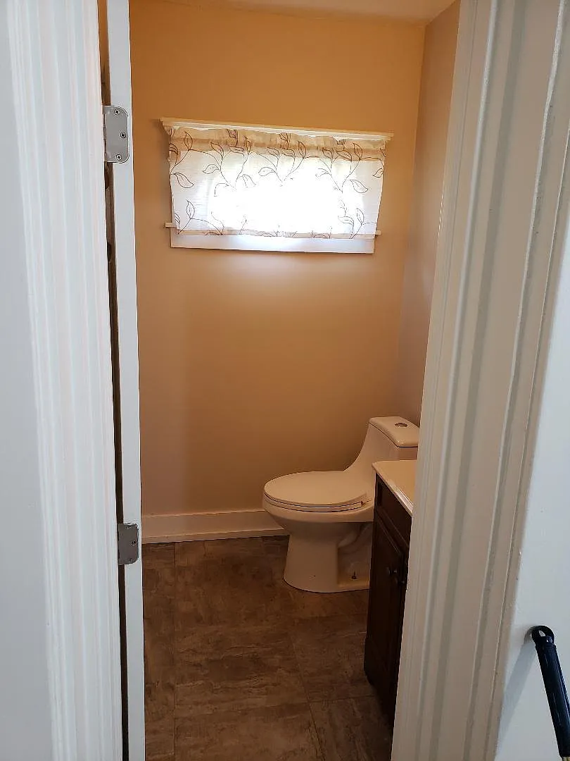 3 bed, 1.5 bath, 1900 sqft, $1,600 — Photo 3