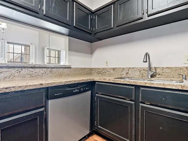 3122 Camelot Dr #33 — Photo 13