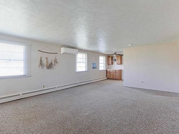 3rd image of 104 S Tuxedo Dr
