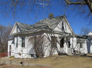 813 16th St, Wisner, NE 68791