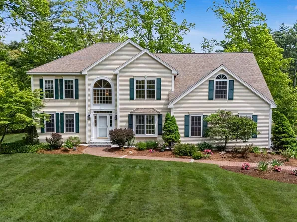 14 Karolina Lane, Bedford, NH 03110