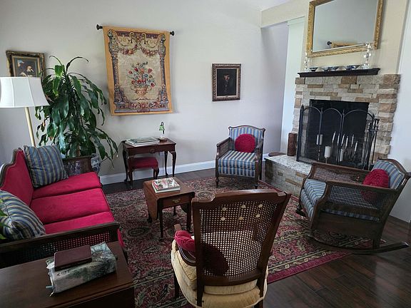4th image of 19 Lake Lorraine Cir
