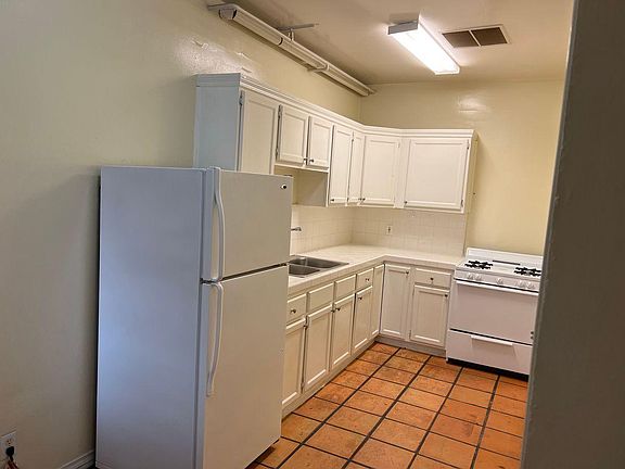 3rd image of 834 S Oxford Ave #306