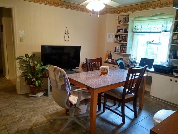 Dinning n desk w new floor