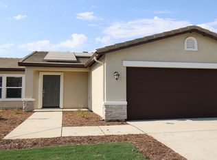 570 Rebeca Ave, Sanger, CA 93657
