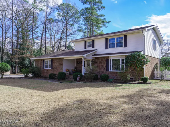 303 Willowbrook Court, New Bern, NC 28562