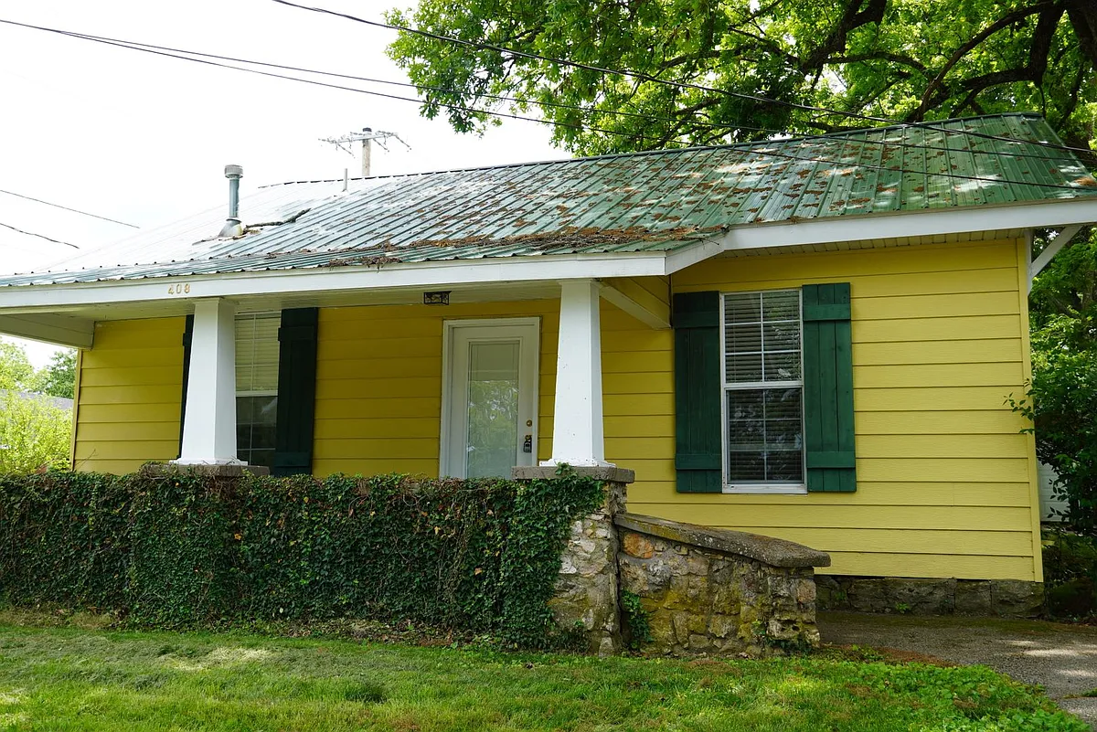Building Photo - 408 E Elm St