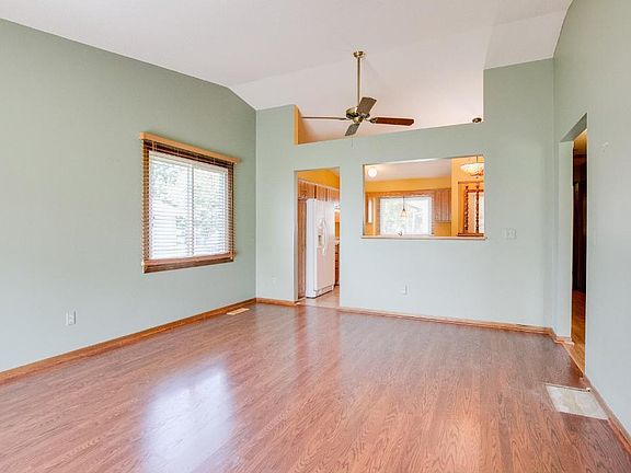 5th image of 290 Pleasure Creek Dr