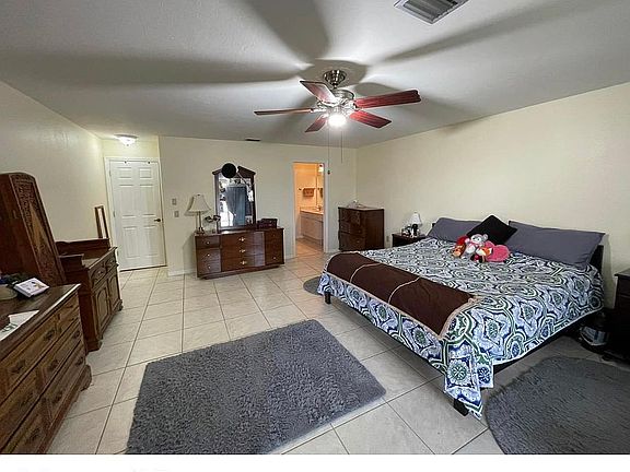 5th image of 11254 SW Essex Dr