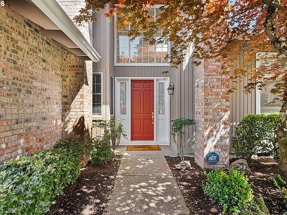 4th image of 2640 Surrey Ln