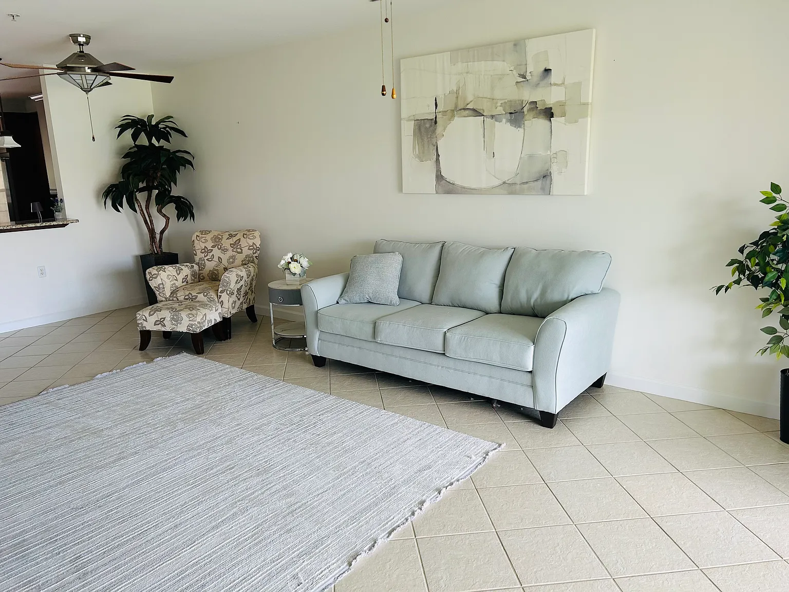 3 bed, 1325 sqft, $3,850 — Photo 3