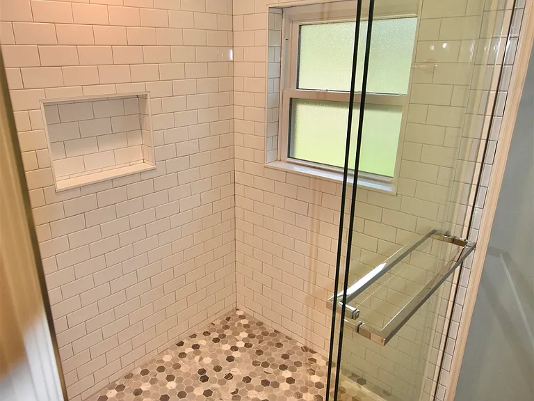 437 W 6th Ave #B — Photo 8