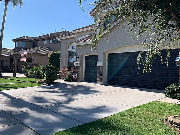 4th image of 3915 E Vallejo Dr