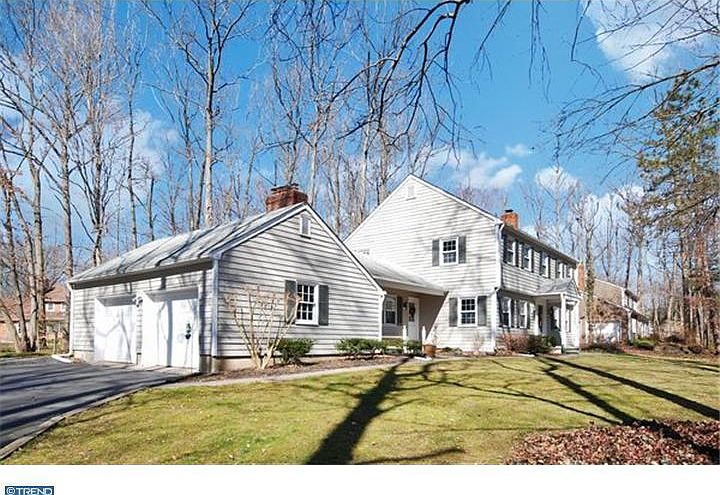 2nd image of 11 Jill Dr