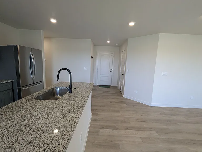 502 E 23rd St — Photo 5