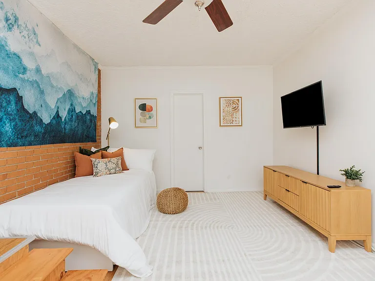 Bedroom 4 w/double twin bed & TV & Work Desk
(NOTE: MUST GO THROUGH MASTER BEDROOM TO ACCESS)