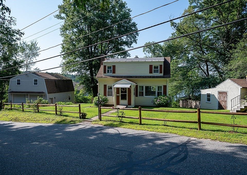 376 NW Main St, Douglas, MA 01516 Zillow