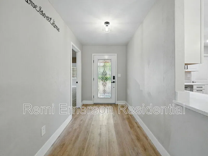 3 bed, 2.0 bath, 1778 sqft, $2,600 — Photo 4
