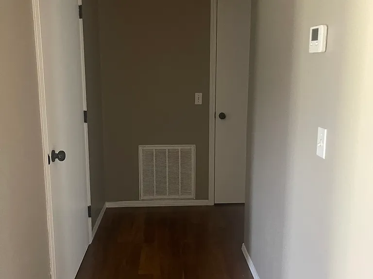220 Ravenwood Blvd — Photo 17