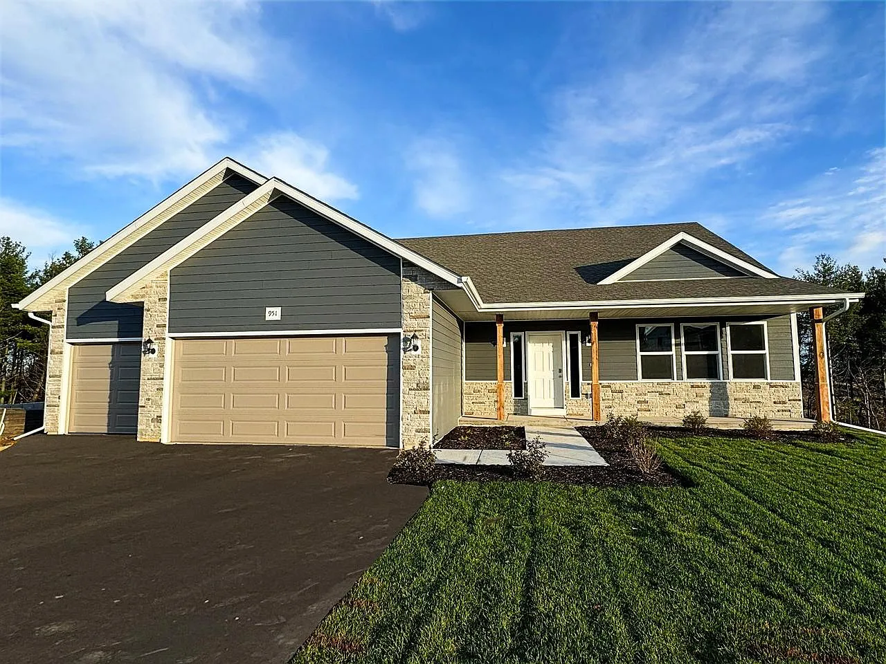 821 James Avenue photo 1