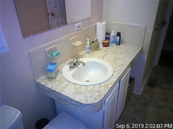 3rd image of 543 Burgess Ave