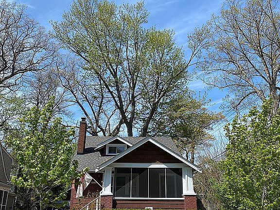 4th image of 937 Woodcrest Dr