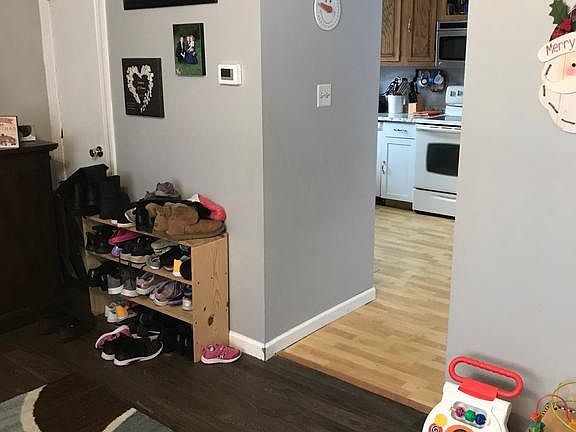 5th image of 207 W Poplar St