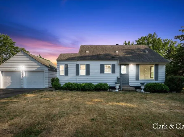 1370 Bauer Rd, Jenison, MI 49428